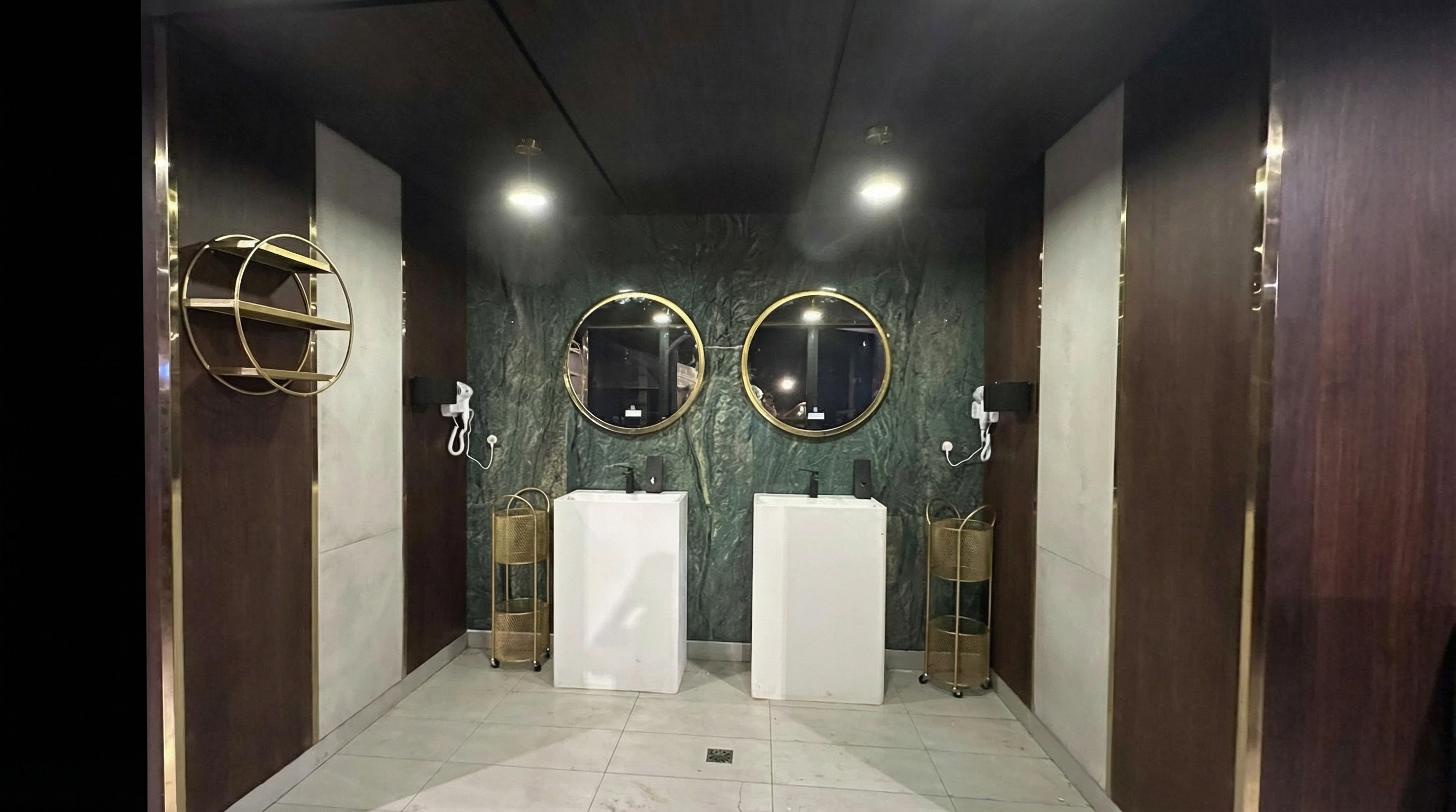 دورات مياة متنقلة